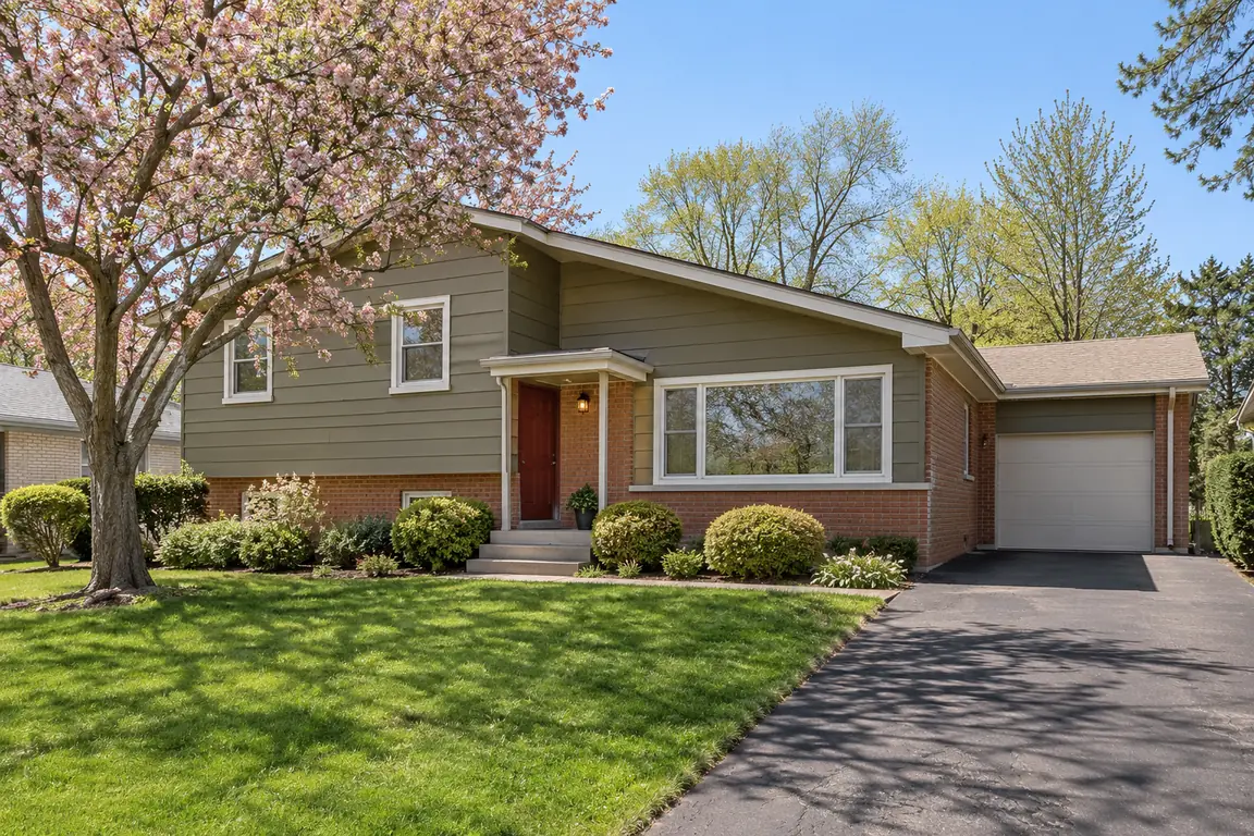 Ranch home with brick and siding and an attached garage in Palatine, IL